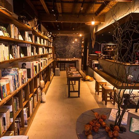 Book & Guesthouse Hitotomaru 丰冈市 外观 照片