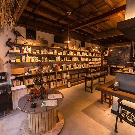Book & Guesthouse Hitotomaru 丰冈市 外观 照片