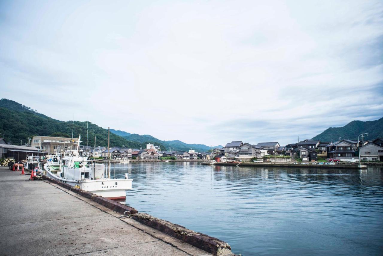 Book & Guesthouse Hitotomaru 丰冈市 外观 照片
